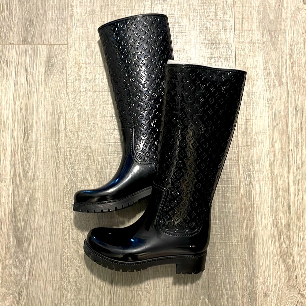 Louis Vuitton rain boots. Authentic. Size 6. Pre-loved. In excellent condition.
